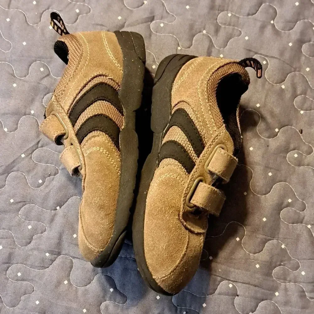 OshKosh B'gosh sneakers size 10